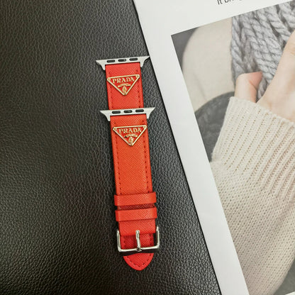 Cinturino per Apple Watch in pelle con etichetta monogramma doppio triangolo