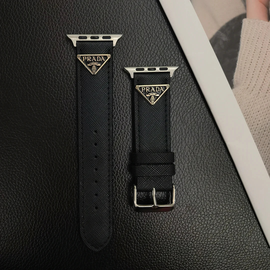 Cinturino per Apple Watch in pelle con etichetta monogramma doppio triangolo