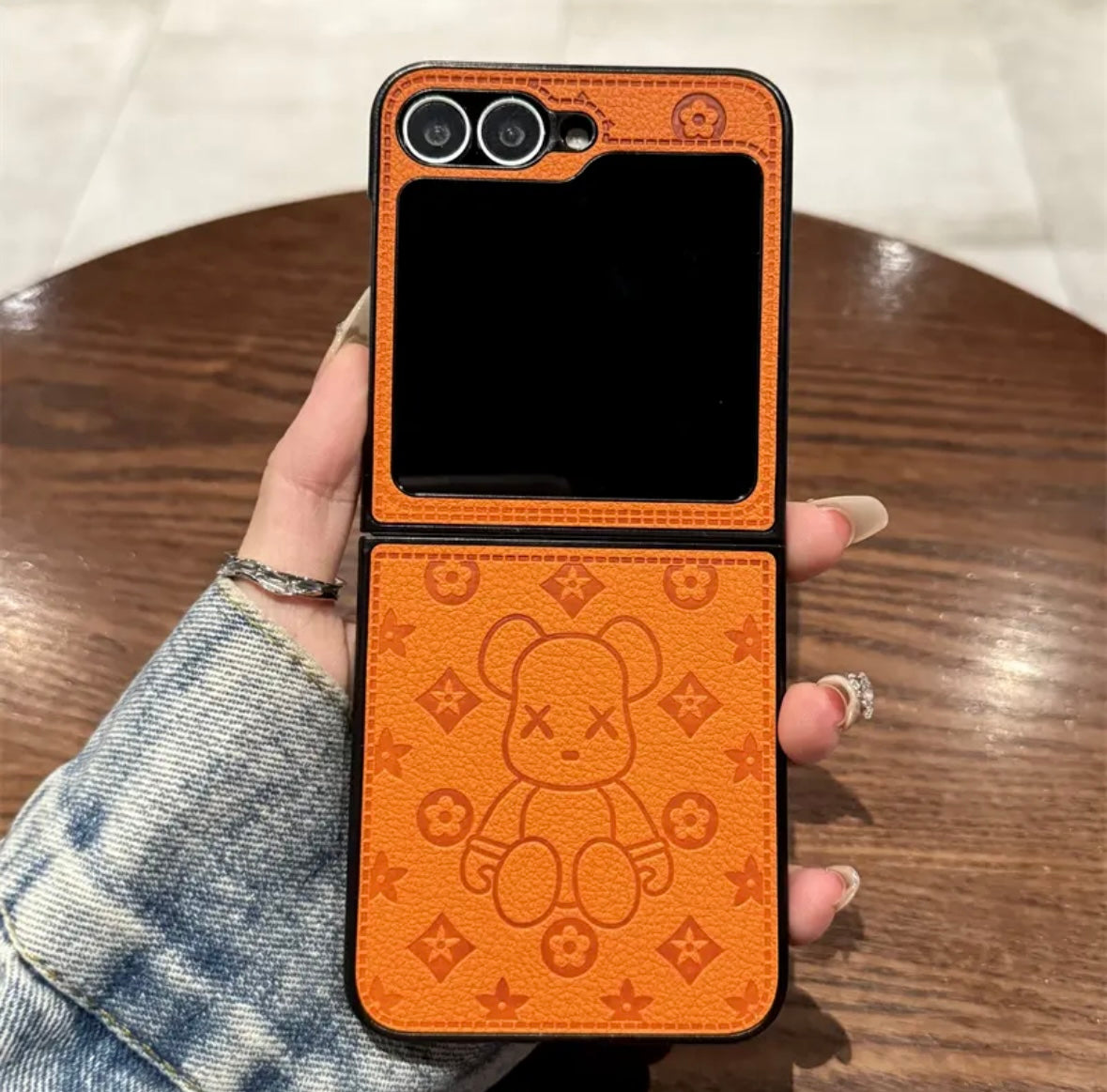 "Samsung Z Flip sorozatú bőr összecsukható zuhanásgátló mobiltelefon tok, ujjgyűrűs csat kialakítással"