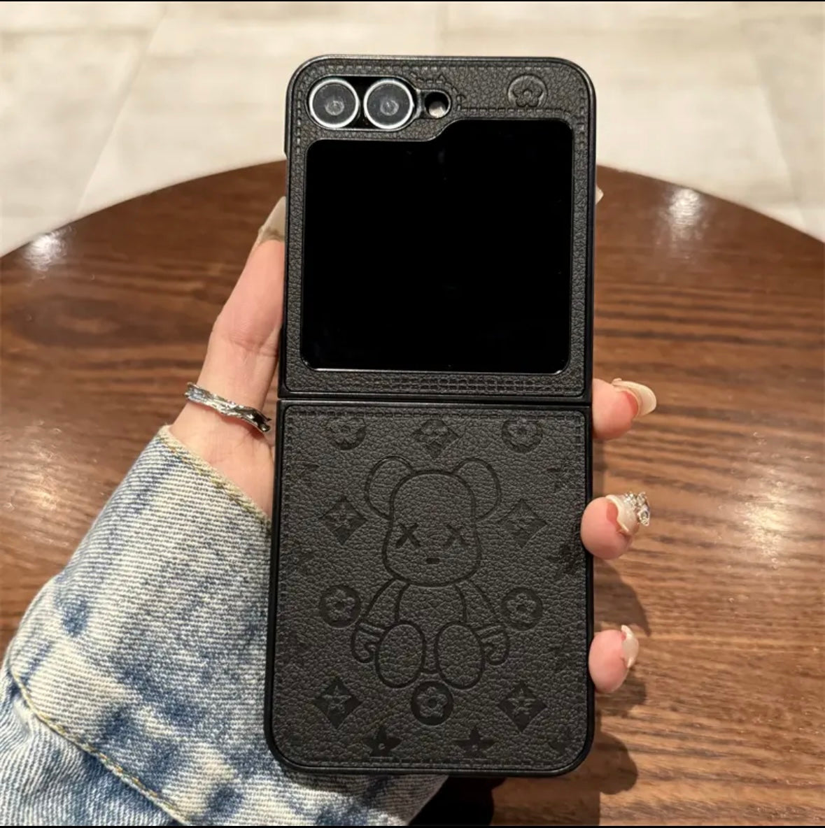 "Samsung Z Flip sorozatú bőr összecsukható zuhanásgátló mobiltelefon tok, ujjgyűrűs csat kialakítással"