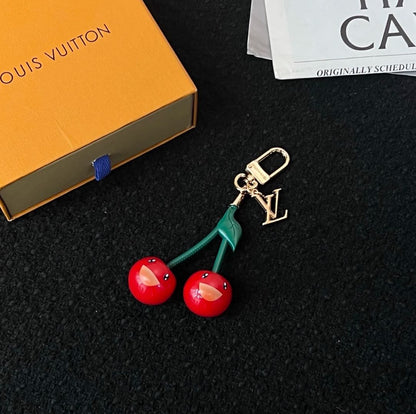 🌟 L-チェリーキーホルダー：キュート＋ラグジュアリー、オールインワン 🍒✨