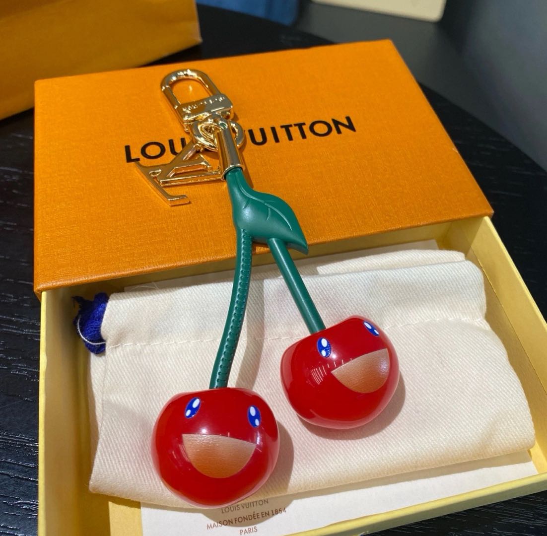 🌟 L-チェリーキーホルダー：キュート＋ラグジュアリー、オールインワン 🍒✨