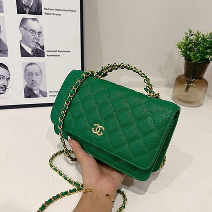 ウォレット オン チェーン 光沢のあるラムスキン パール ゴールドトーン メタル