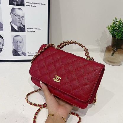 ウォレット オン チェーン 光沢のあるラムスキン パール ゴールドトーン メタル