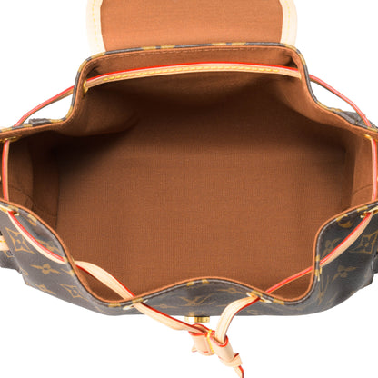 Luxurious Designer Leather Handbag with Gold Chain Details