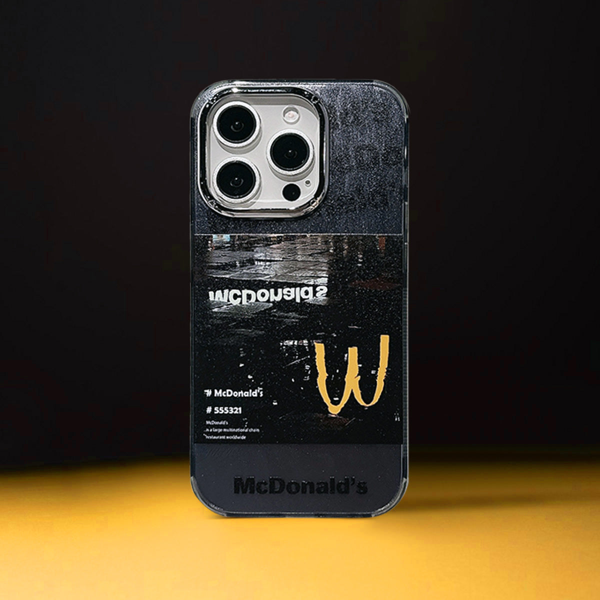 Ограниченный чехол для iPhone | Ресторан быстрого питания под дождем